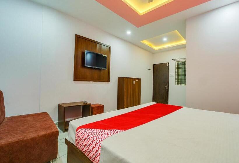 اتاق کلاسیک سه تخته, Oyo Hotel United Palace
