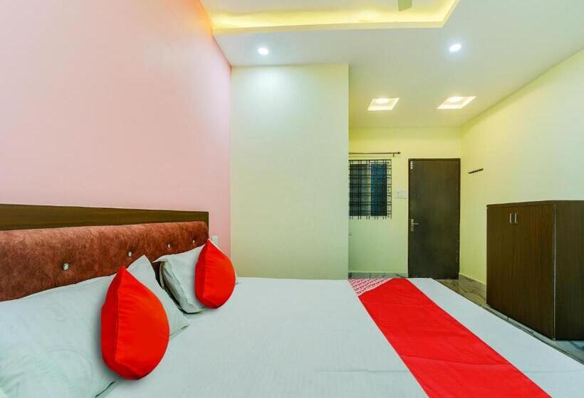 اتاق کلاسیک سه تخته, Oyo Hotel United Palace