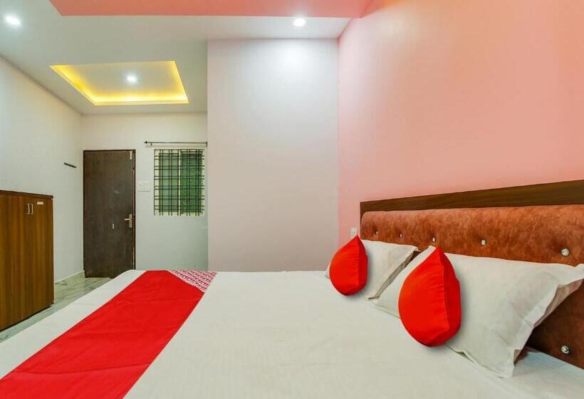 اتاق کلاسیک سه تخته, Oyo Hotel United Palace