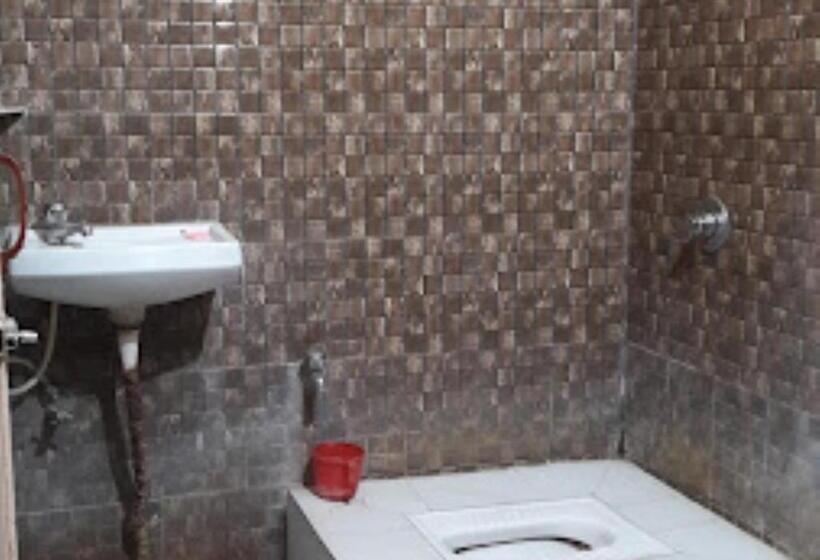 اتاق استاندارد با تخت بزرگ, Basera Odisha