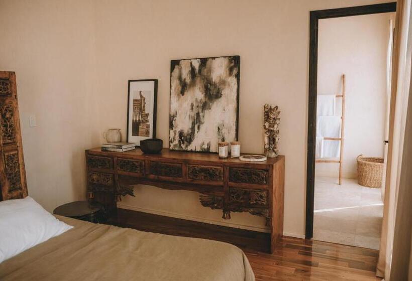 Quarto Estandar Cama King, Casa Realm