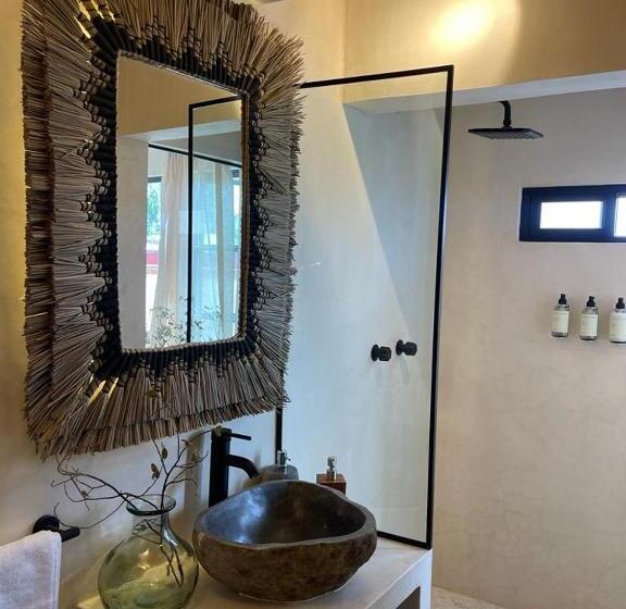 Quarto Familiar, Casa Realm