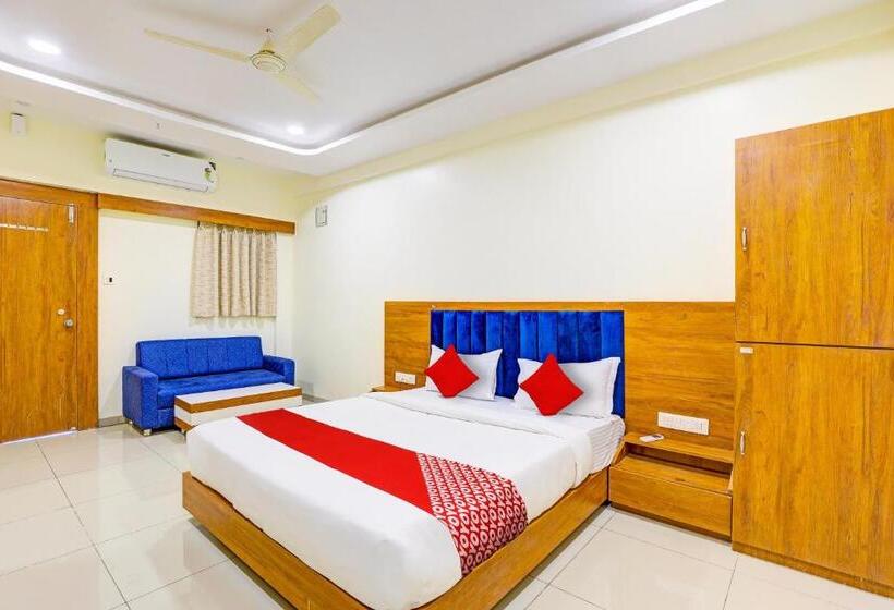 اتاق کلاسیک سه تخته, Oyo Hotel H K Villa