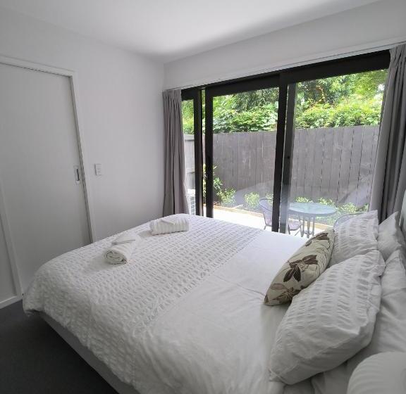 Номер Стандарт, Private Room With Ensuite & Garden Epsom