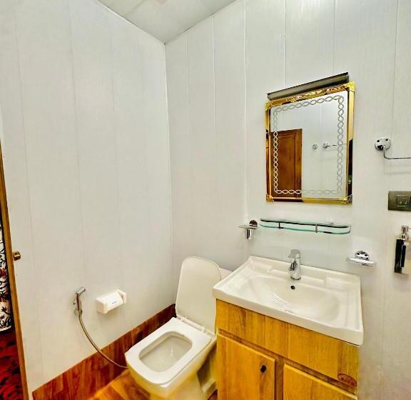 اتاق استاندارد, Floating Luxury Group Of Houseboats