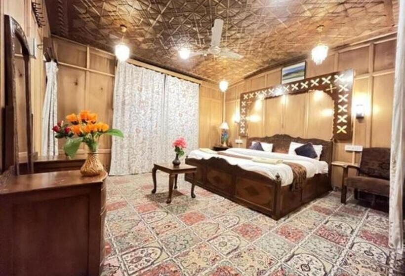 اتاق استاندارد, Floating Luxury Group Of Houseboats