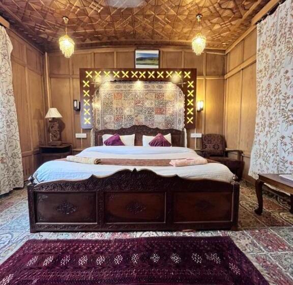 اتاق استاندارد, Floating Luxury Group Of Houseboats