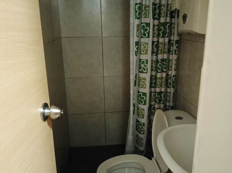 Номер Basic, Hostal Urban Inn La Mariscal