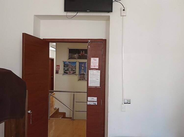 Номер Стандарт, Hostal Urban Inn La Mariscal