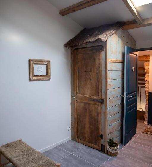 Номер Стандарт Вид на Бассейн, Bessire Chambres & Table D Hôtes