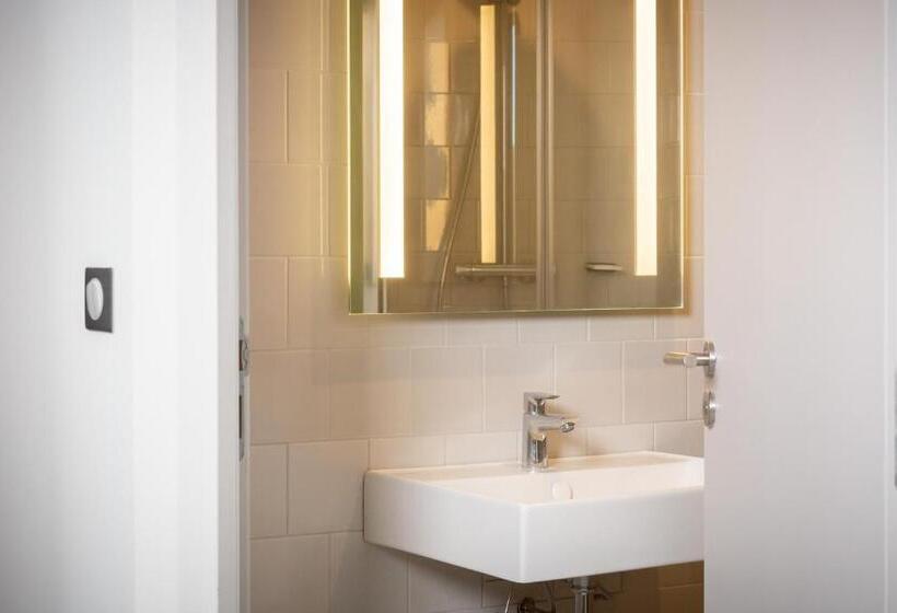 Семейный Номер, Best Western 11bauer Paris Saint Ouen