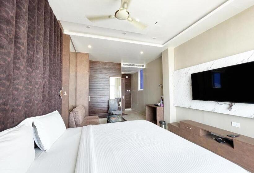 اتاق سه نفره دلوکس با چشم‌انداز دریا, Tbs ! Puri All Rooms Sea View Fully Air Conditioned Hotel With Lift And Parking Facility Breakfast I