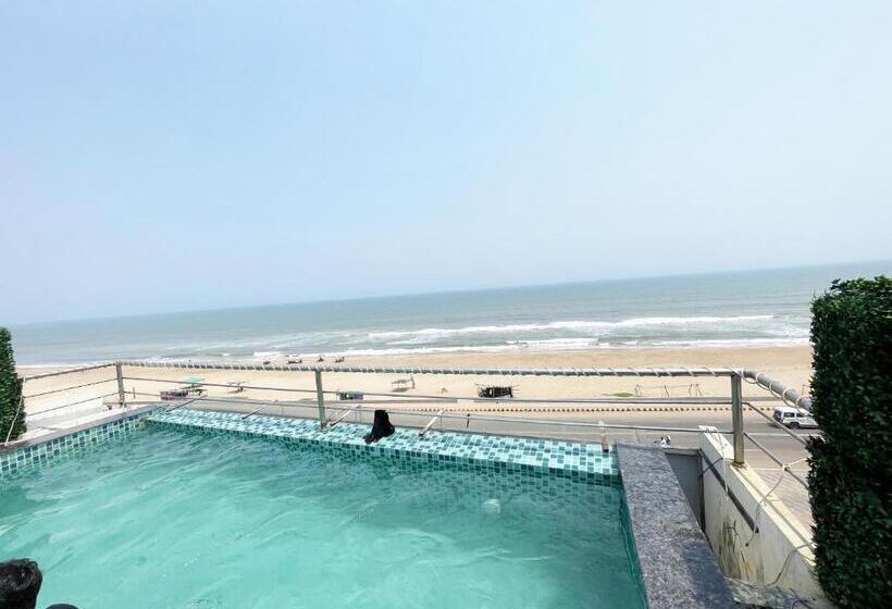 اتاق سه نفره دلوکس با چشم‌انداز دریا, Tbs ! Puri All Rooms Sea View Fully Air Conditioned Hotel With Lift And Parking Facility Breakfast I