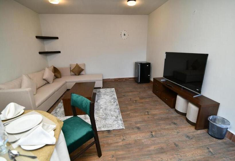 سوییت با چشم‌انداز کوه, Terrace Hills Resort