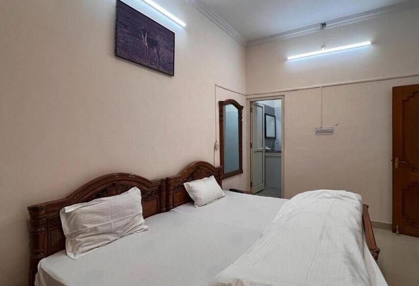 豪华套房, The Patel Stadium Hotel 1 Km From Bus Stand And 2 Km From Railway Station