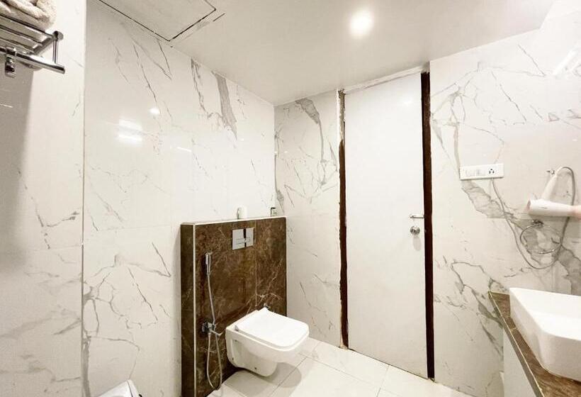 اتاق لوکس, Tbs ! Puri All Rooms Sea View Fully Air Conditioned Hotel With Lift And Parking Facility Breakfast I