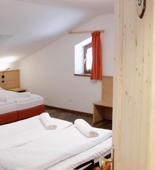 四人标准间, Ski Lodge Pampeago