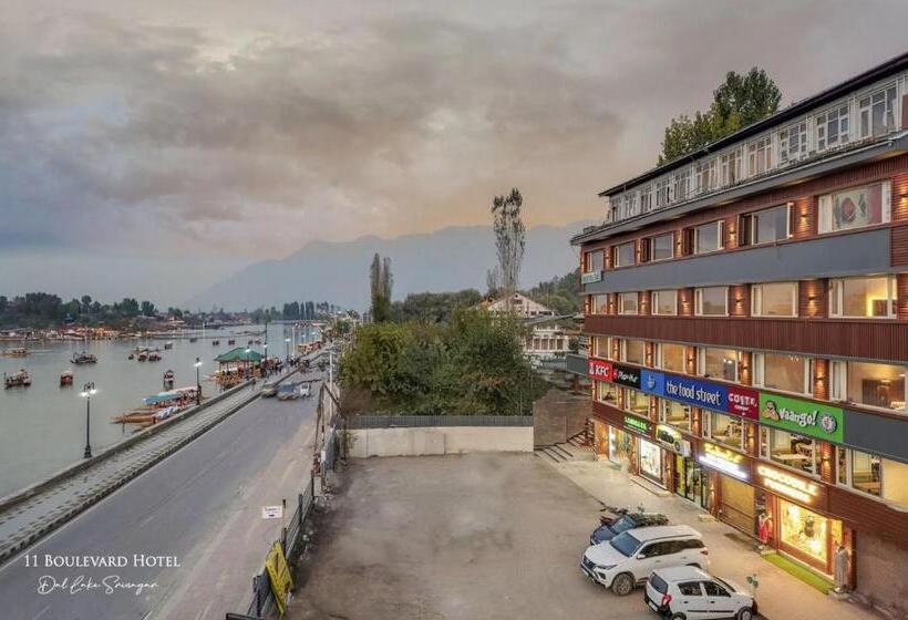 غرفة قياسية مطلة على الجبل, 11 Boulevard