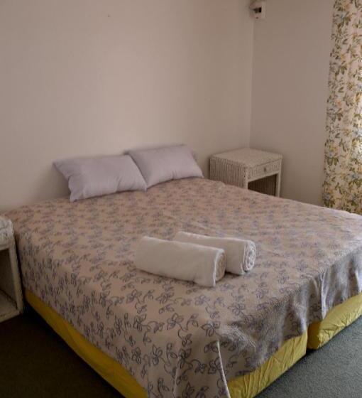 Quarto Triplo Estandar, Espacio Arena