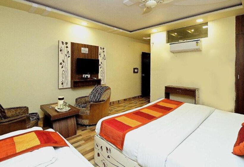 Трехместный Президентский, Star Palace Near Railway Station