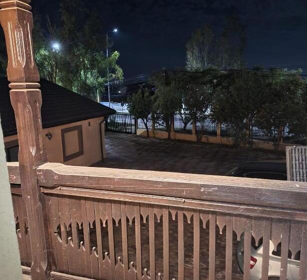 اتاق سوپریور با تخت بزرگ, Adac Boutique