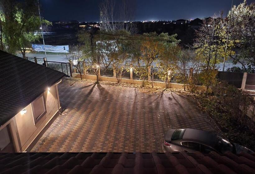 اتاق لوکس سه تخته, Adac Boutique