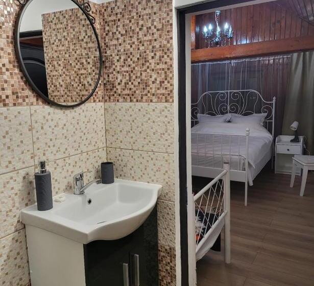 اتاق لوکس سه تخته, Adac Boutique