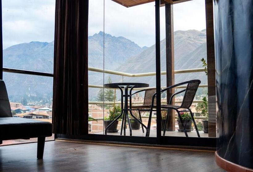 سوییت لوکس, California Urubamba