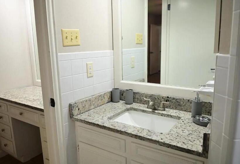 Семейный Номер, San Antonio: Fully Furnished 4br Perfect For Fams
