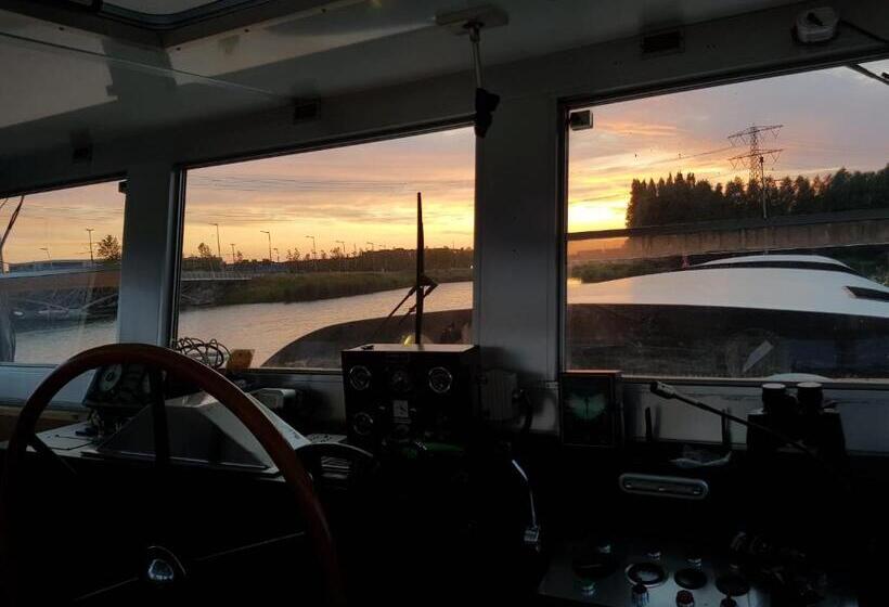 Четырехместный Номер Стандарт, Whole Wheelhouse Euphrate Houseboat