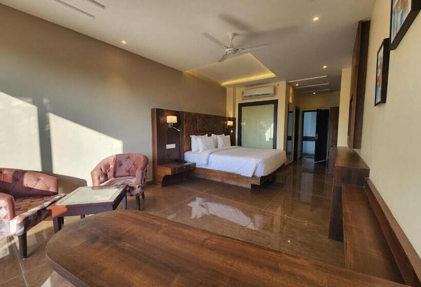 패밀리 룸, Staycation Premium Riviera Resort Dharamshala   A Riverside Resort With Balcony View
