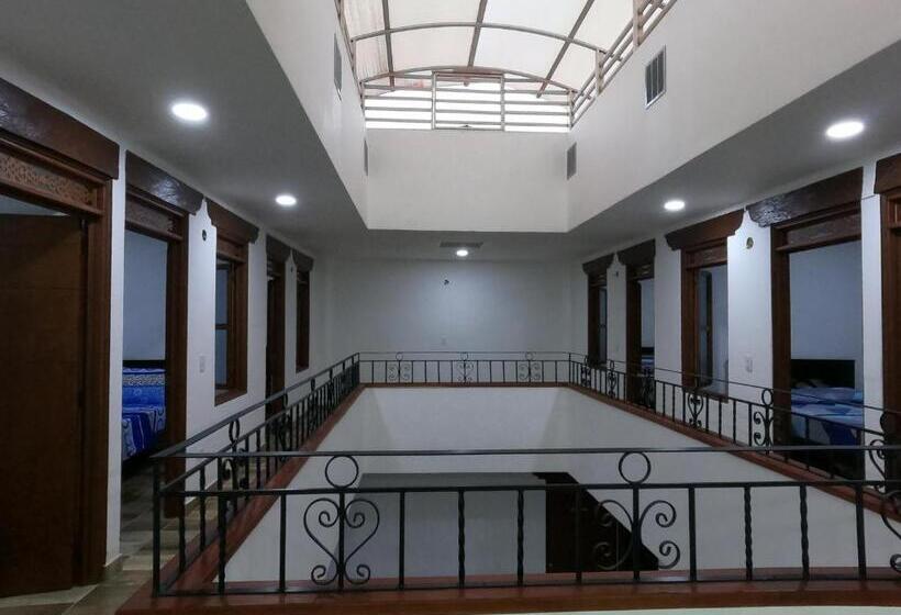 Номер Стандарт, Colonial