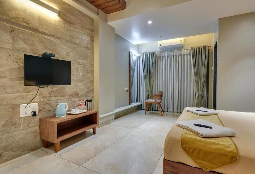 Номер Deluxe, Swamini Kolhapur