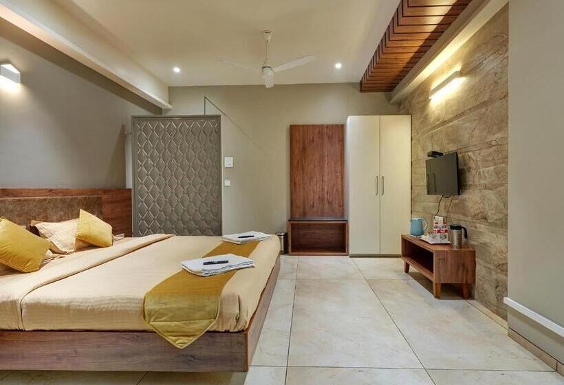 Номер Deluxe, Swamini Kolhapur