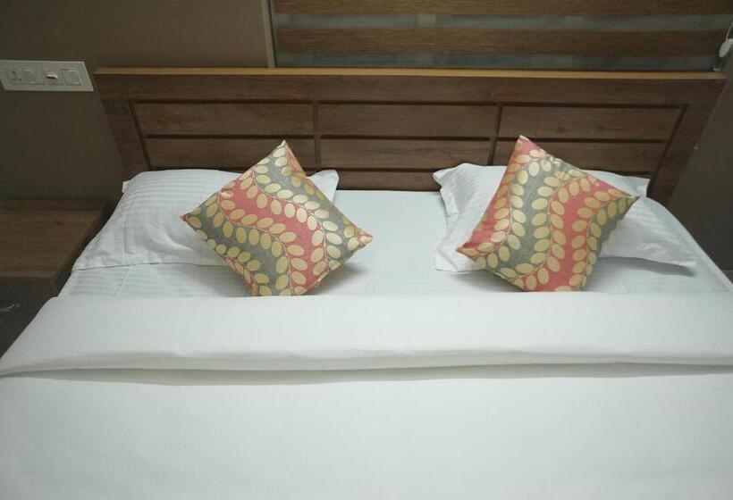 디럭스 룸, Luxe Hotel   Rooms & Villas Wayanad