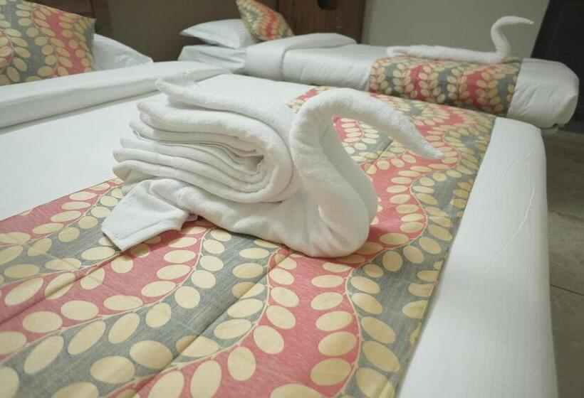 디럭스 트리플 룸, Luxe Hotel   Rooms & Villas Wayanad