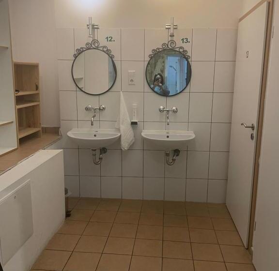 Quarto Triplo Estandar, Gästezimmer An Der Stadtmauer
