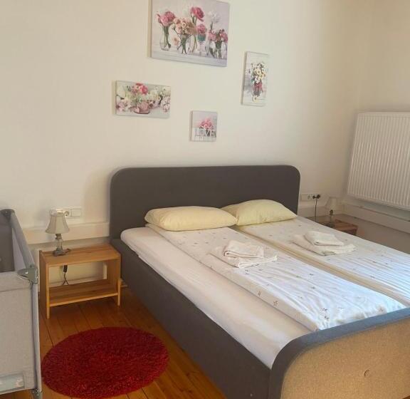 Семейный Номер Deluxe, Gästezimmer An Der Stadtmauer