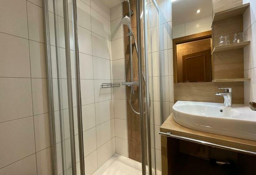 استودیوی استاندارد, Appartements Diana
