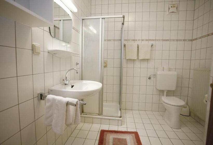 استودیوی استاندارد, Appartements Diana