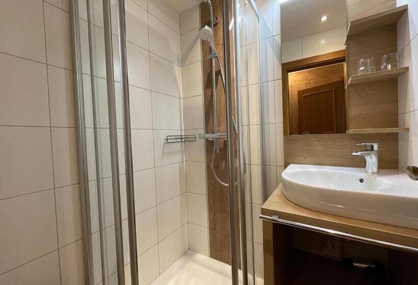 استودیوی استاندارد, Appartements Diana