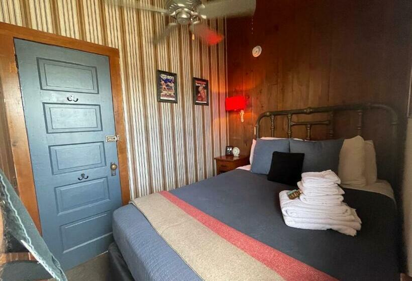 스탠다드 룸 공동 욕실, Crew S Quarters Boarding House   Caters To Men