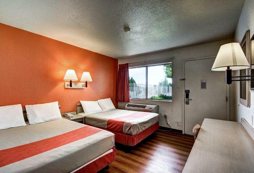四人豪华间, Motel 6 Wells