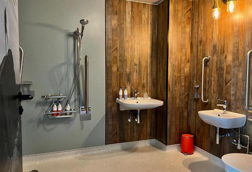 Quarto Estandar para Deficientes Físicos, Bike & Boot Inns Peak District   Leisure Hotels For Now