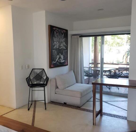 استودیوی سوپریور, Casa Candra