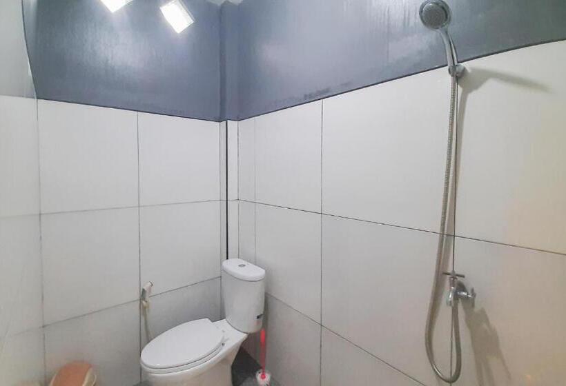 Номер Стандарт с Балконом, Delvia Bromo Homestay Mitra Reddoorz