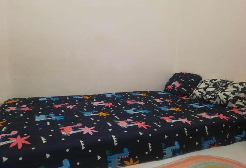 Номер Стандарт, Oyo Life 93160 Kost Jenny Karawang