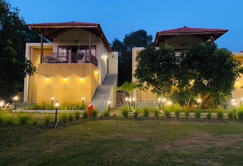 Люкс с Бассейном, The Vanveda Resort By Nirvana