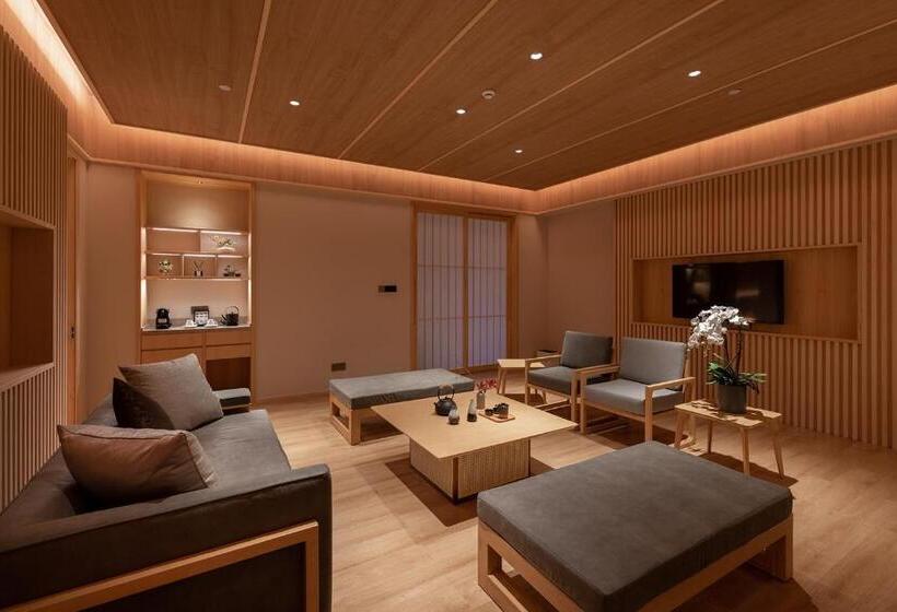 سوئیت پریمیوم, Hyakumangoku Onsen