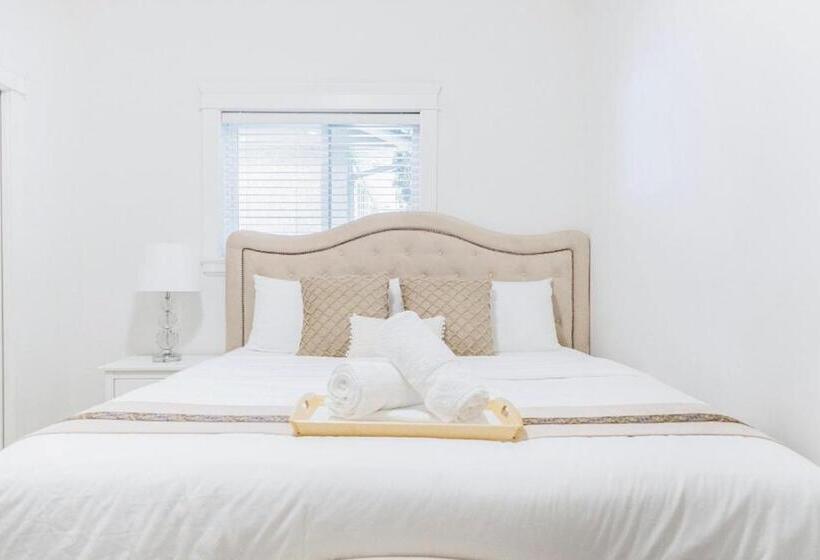 اتاق استاندارد با تخت بزرگ, Si & Daniel Home Near Yvr Airport & Skytrain Separate Entry Free Parking